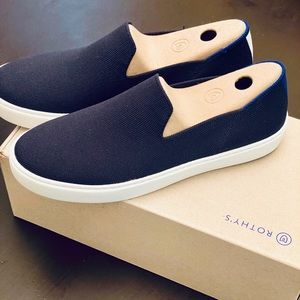 Rothy’s women’s size 10 deep navy sneakers